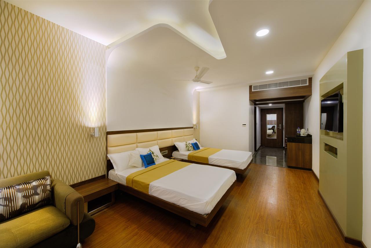 Hotel Priyadarshini Pride Hospet Eksteriør bilde
